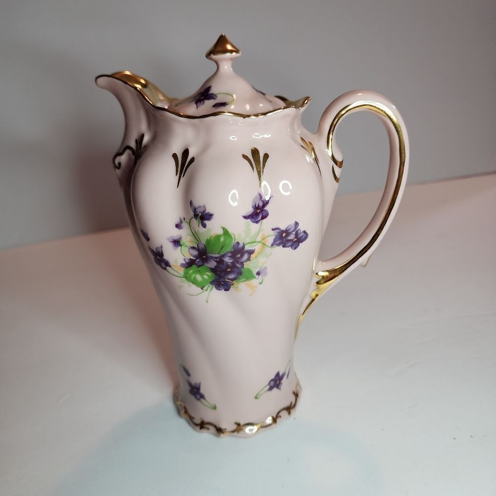 Leneige Vintage Pink and Gold Porcelean Tea Set With Purple Violets - Picture 5 of 16